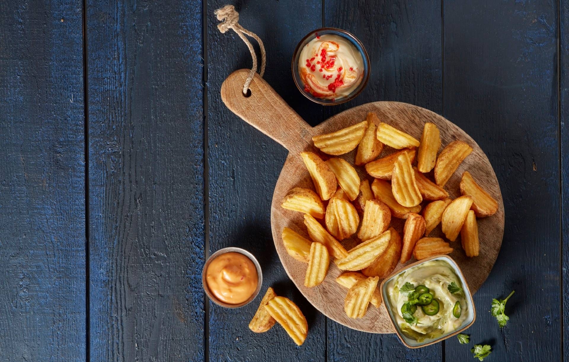 aviko-crunchy-shapes-crinkle-wedges-skin-on-header